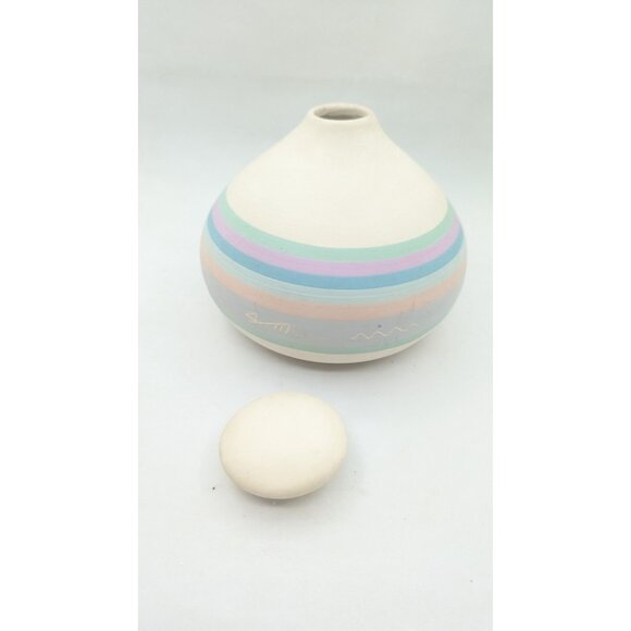 Southwest Etched Pottery lidded Vase pastel color etched signed 5.6" - Picture 15 of 15